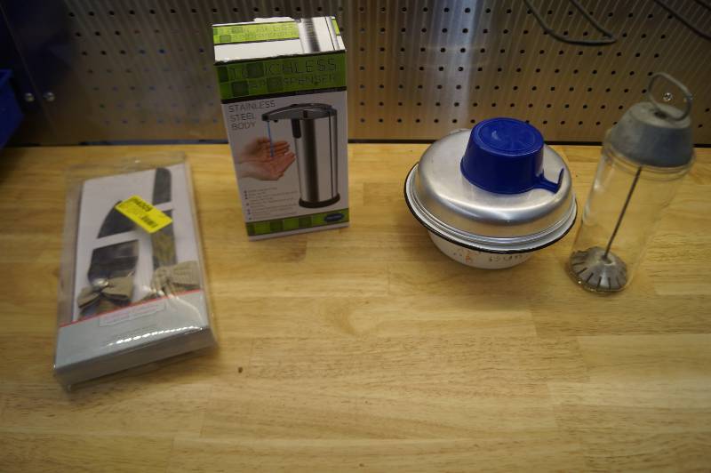 lot 34 image: Soap DispenserKnivesCookware