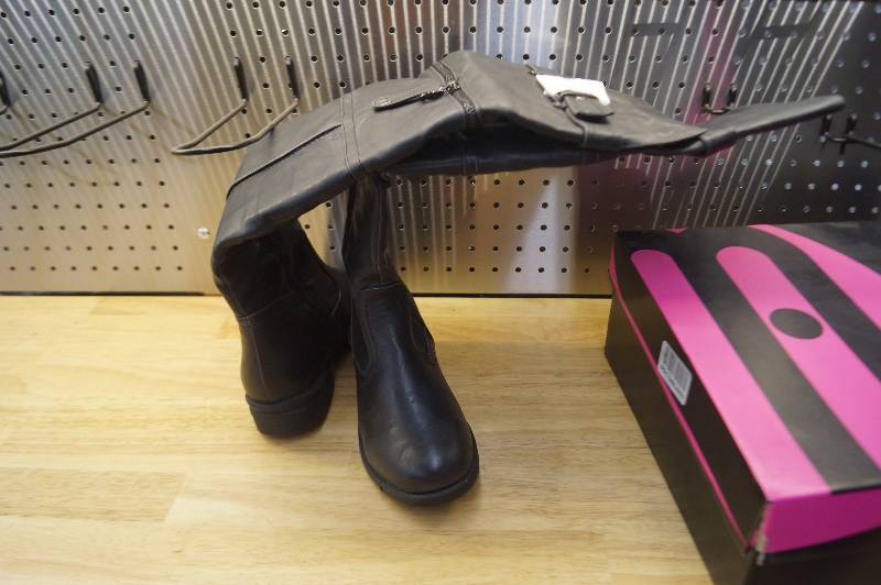 lot 42 image: Michael Antonio Womens Boots