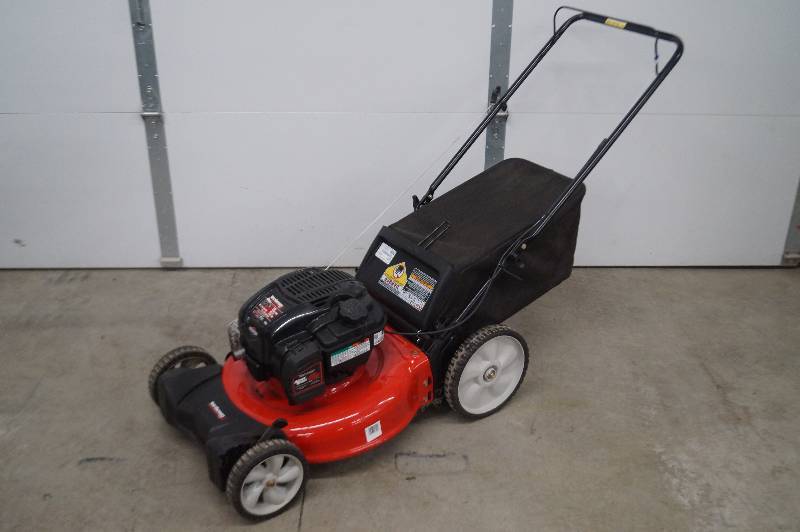 lot 48 image: Yard Machines Mower