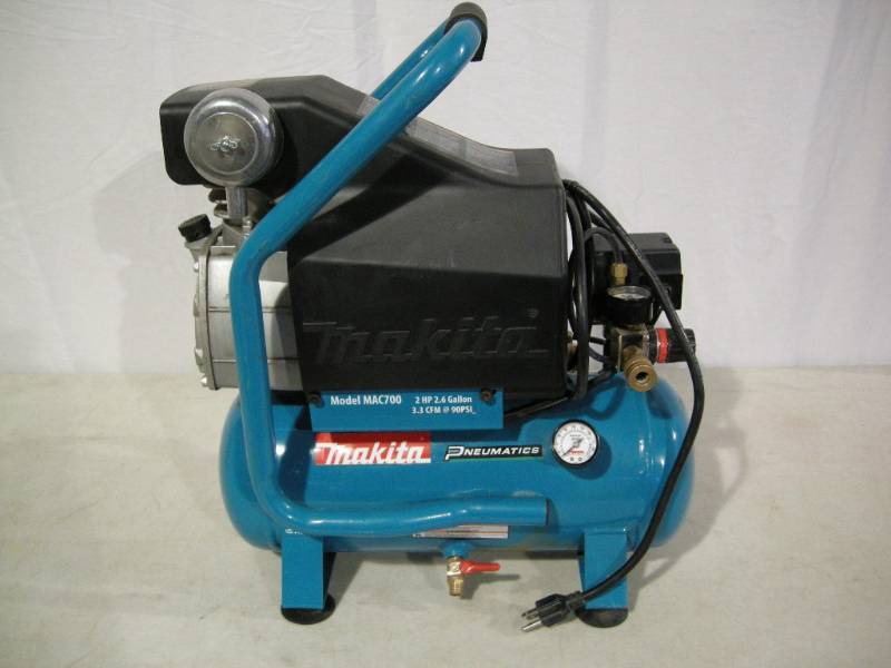 lot 60 image: Makita Hot Dog Air Compressor