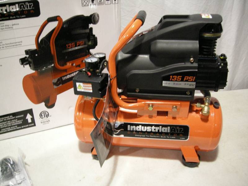 lot 105 image: Industrial Air Hot Dog Air Compressor