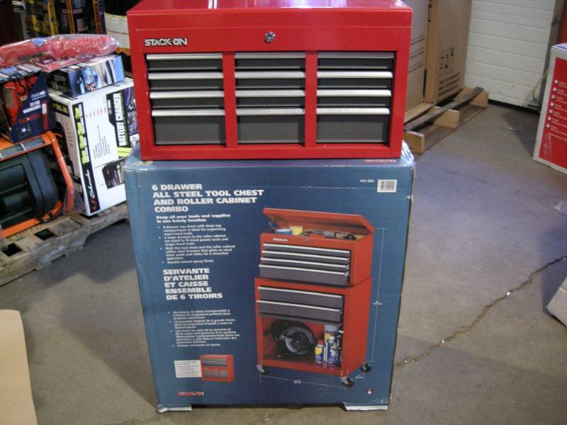 lot 113 image: Stack-On Tool Chest  Cabinet Combo