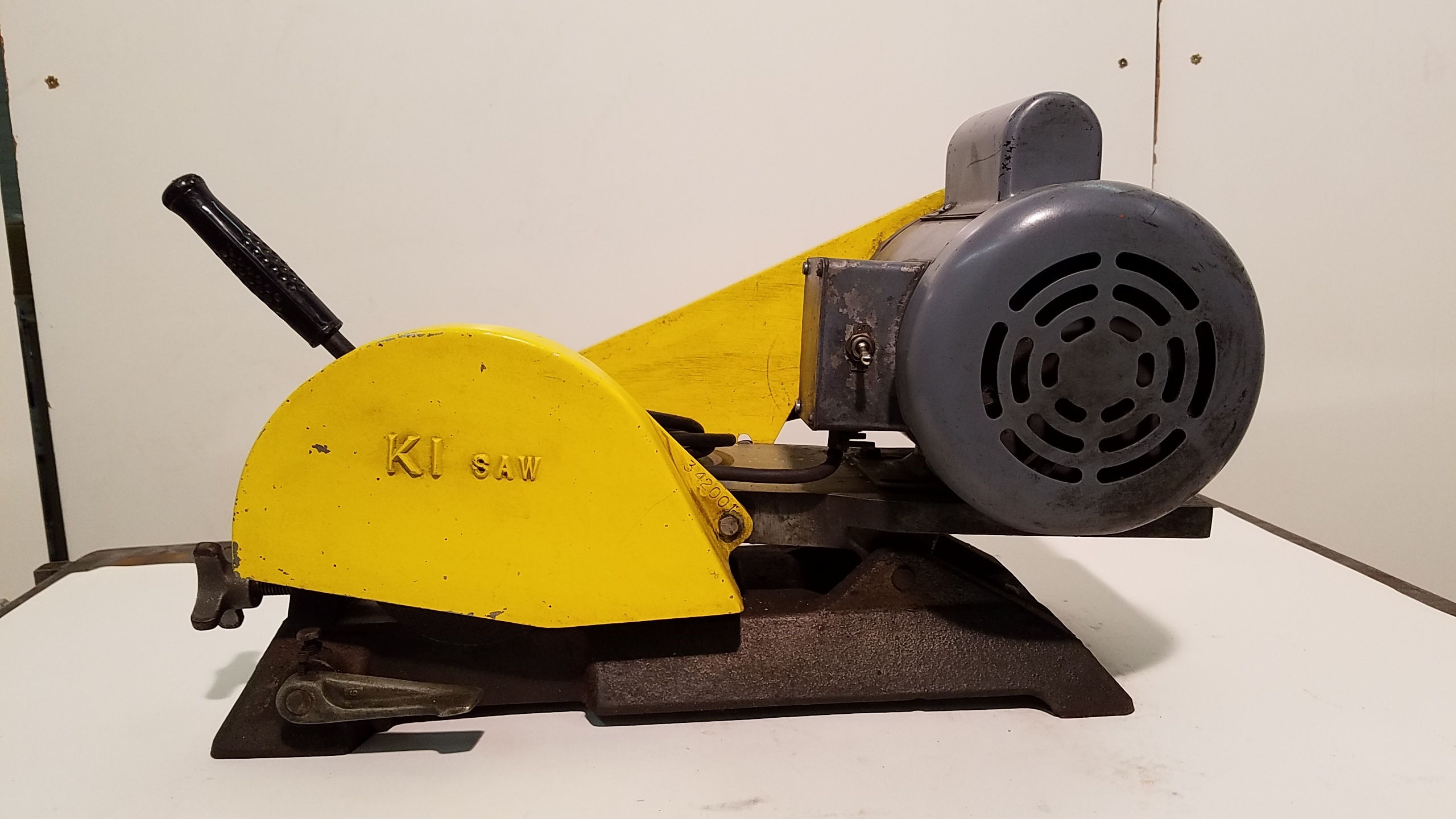 lot 24 image: Abrasive Cut Off Saw