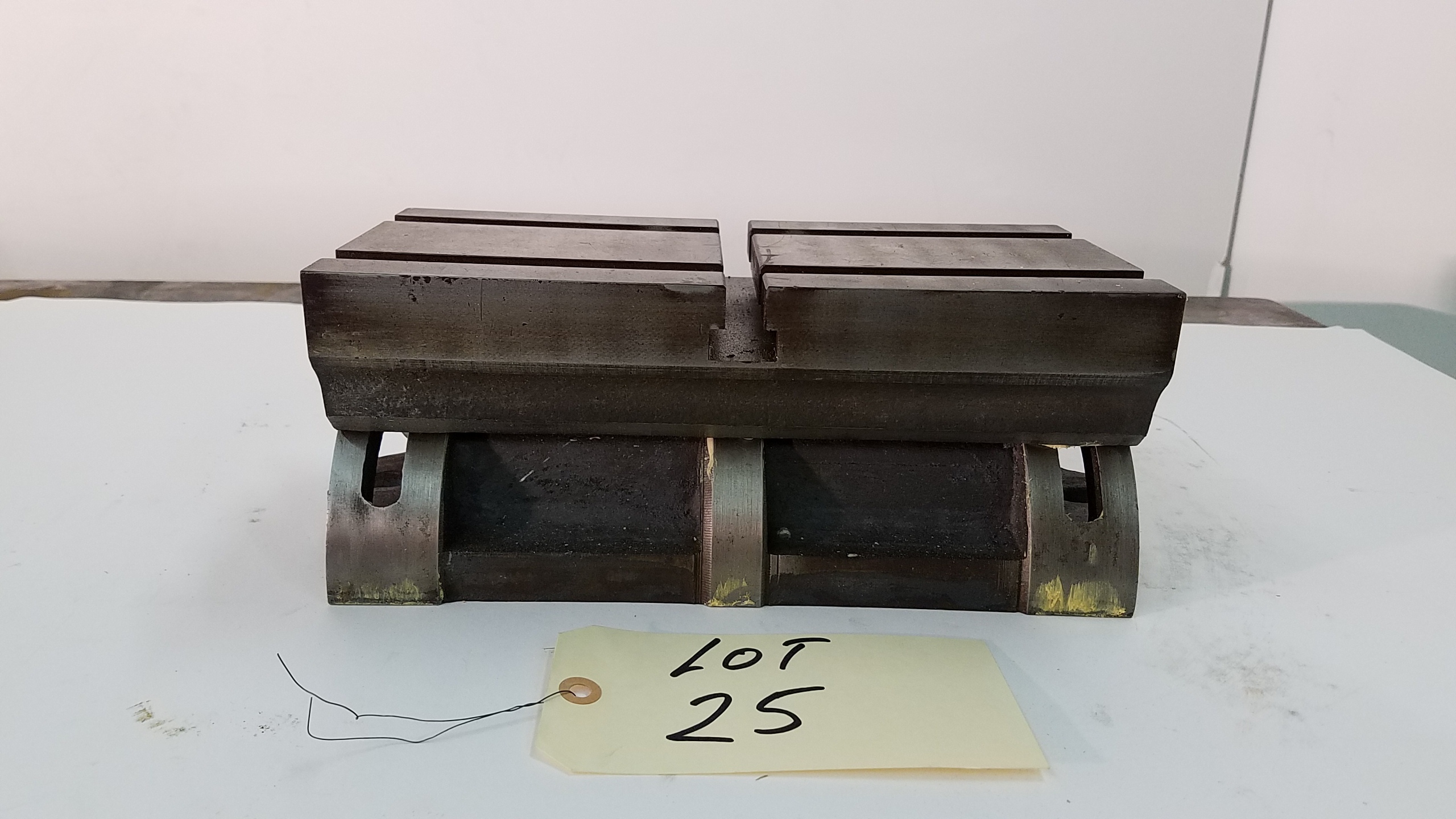 lot 25 image: Tilting Machining Table