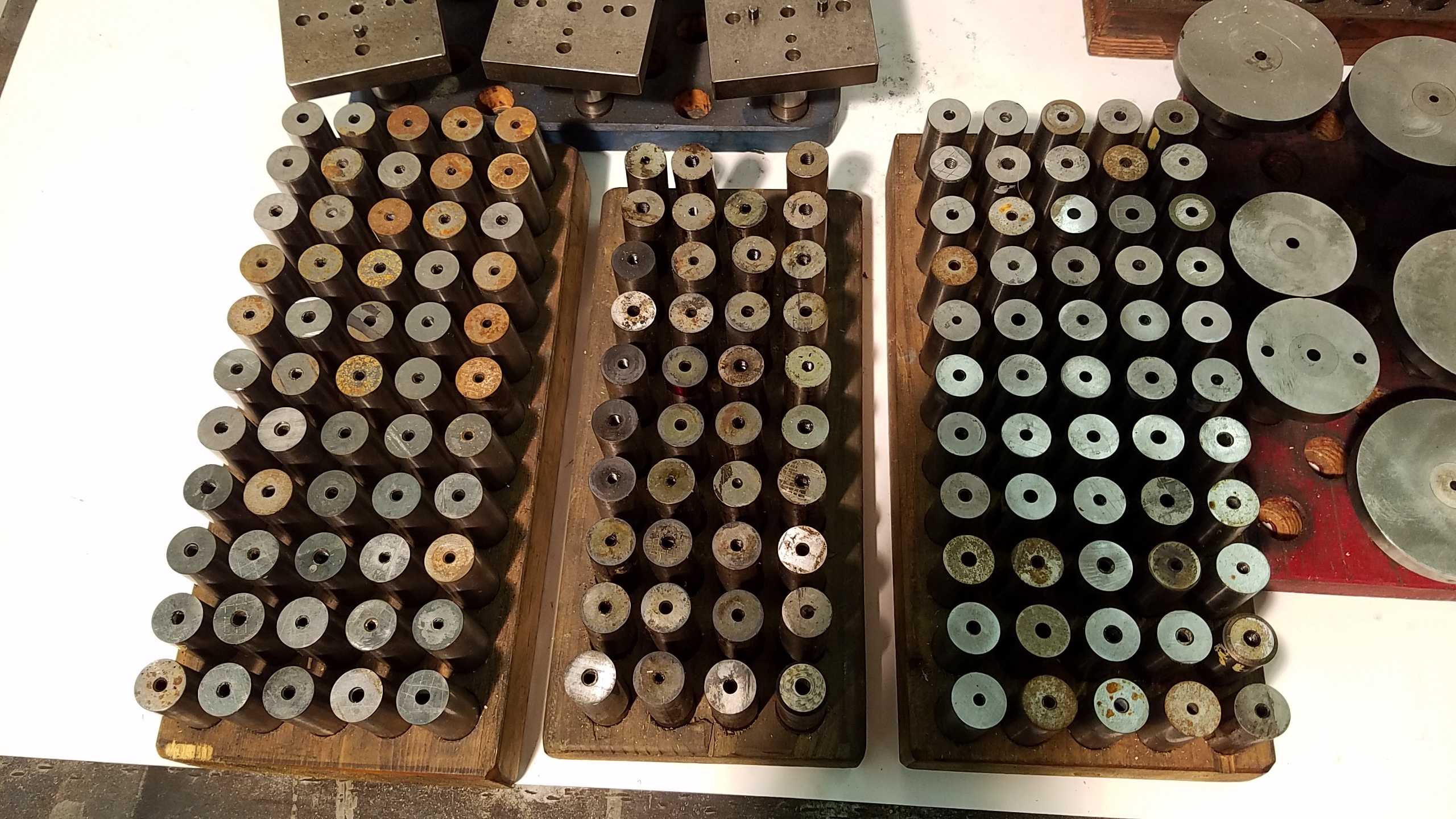 lot 28 image: 34 Shank Tool Holder for EDM Electrodes