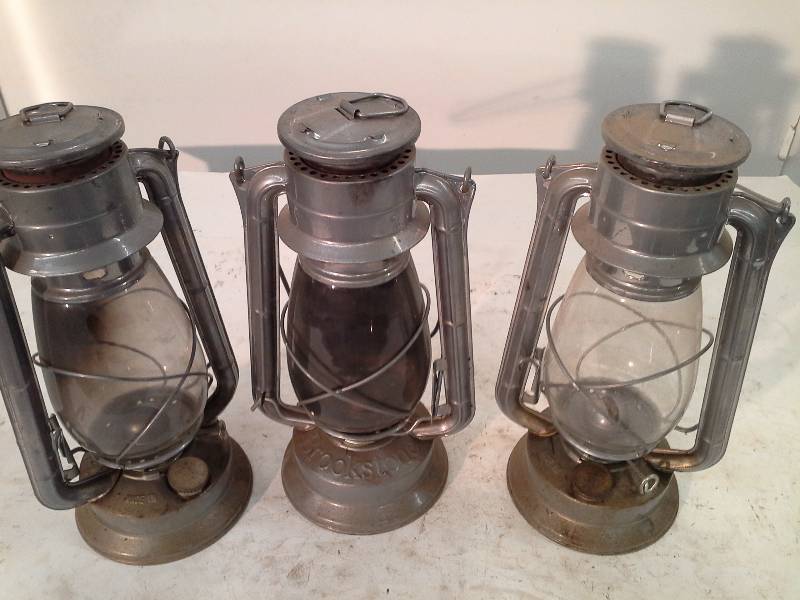 lot 85 image: Kerosene lamps