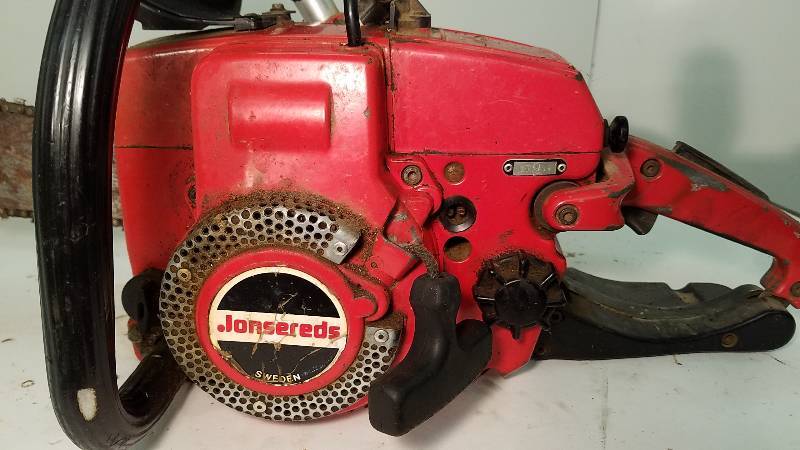 lot 99 image: Johnsereds Chainsaw