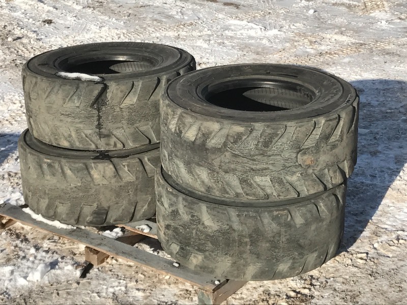 lot 7 image: (4) Bobcat 1216.5 Skidloader Tires