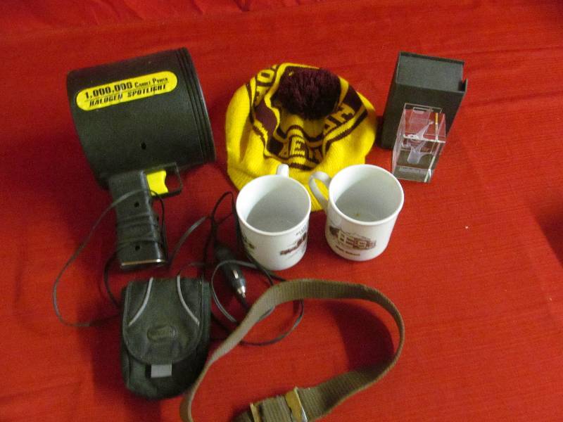 cups, spotlight