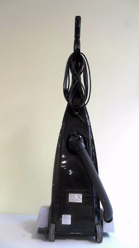 lot 501 image: Riccar Model R200 Vacuum