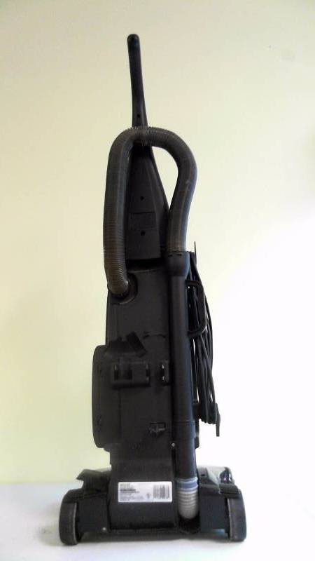 lot 499 image: Bissell Clearview Bagless Vacuum