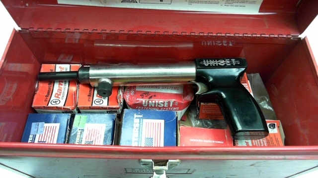 lot 809 image: UNISET RAMSET GUN WITH TOOL BOX FULL FASTENERS