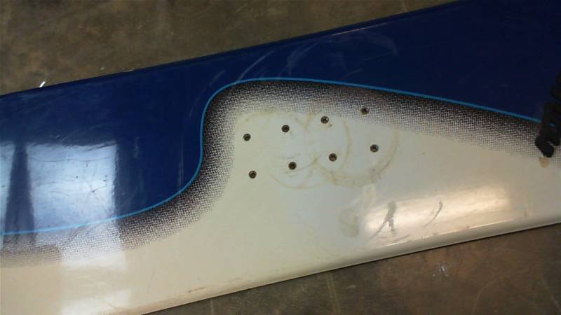 lot 8 image: Lamar Electric Snowboard 148cm