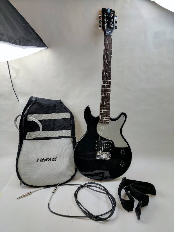 lot 39 image: FIRST ACT ME951 ELECTRIC GUITAR BLACK With Soft case and 14 Cable