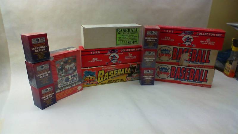 lot 12 image: Lot of unsorted (some unopened) Baseball cards from the late 1980s to the early 1990s Fleer, Score, Topps, Pro Set World Leauge, Major league