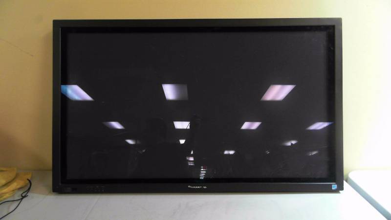 lot 403 image: Panasonic TH-42PHD7UY 42in 1024x768 Plasma Monitor Wall Mount ONLY