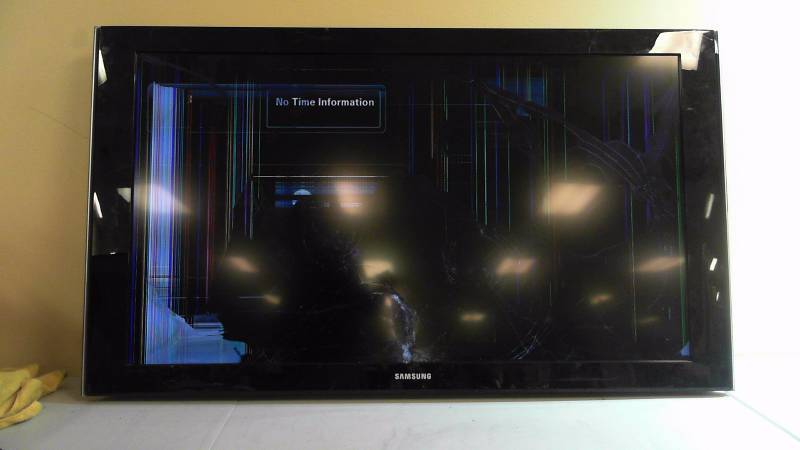 lot 408 image: Samsung LN46A530 46in 1080p LCD HDTV CrackedBroken Frame, No Power Cable, No Remote, Cracked Screen