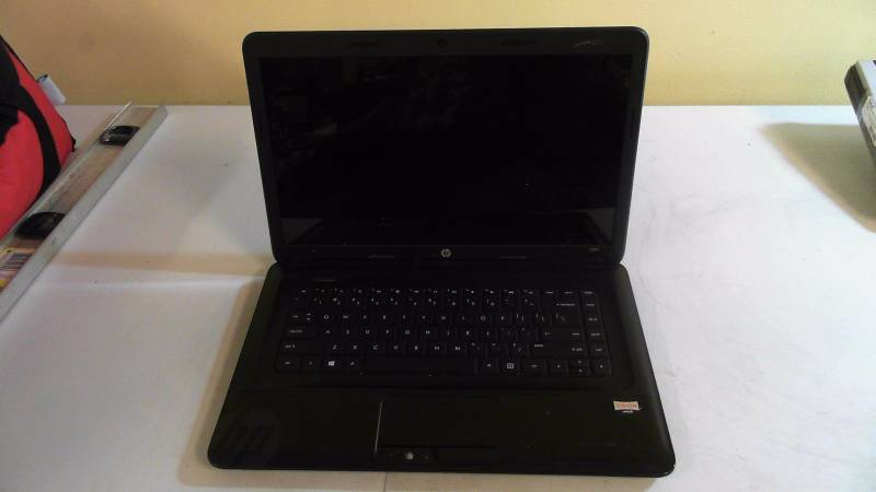 lot 411 image: HP 2000-2b80DX 15.6in Laptop No disctray Cover No Left Mouse Click Button with Charger