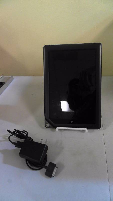 lot 446 image: NOOK HD 1080p 9in Tablet With Charger