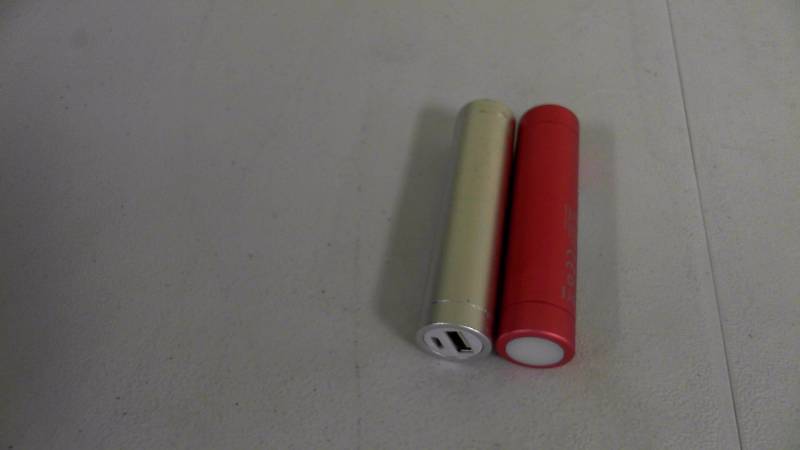 lot 464 image: 2 Pack Power Banks 2200mAh and 2800mAh No Accessories