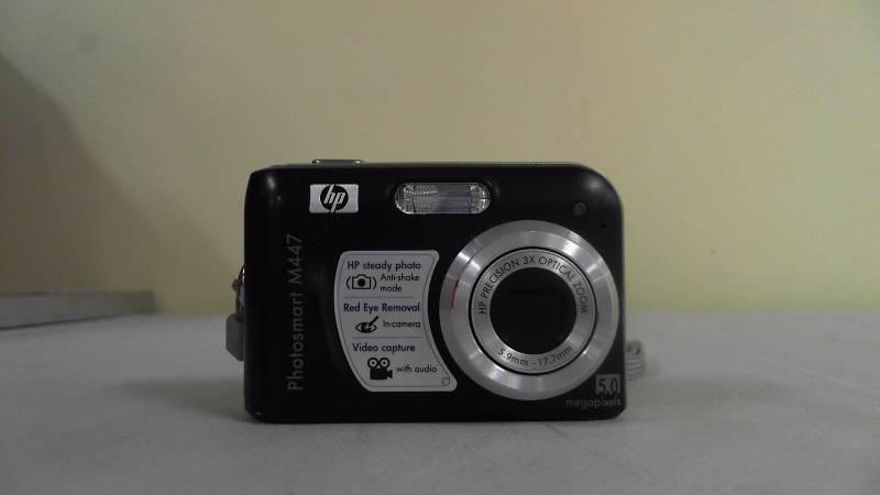lot 470 image: HP Photosmart M447 5MP Digital Camera with 3x Optical Zoom No Accessories