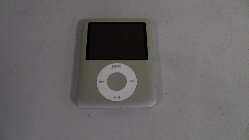 lot 475 image: iPod Nano 4GB mp3 Player No Accessories