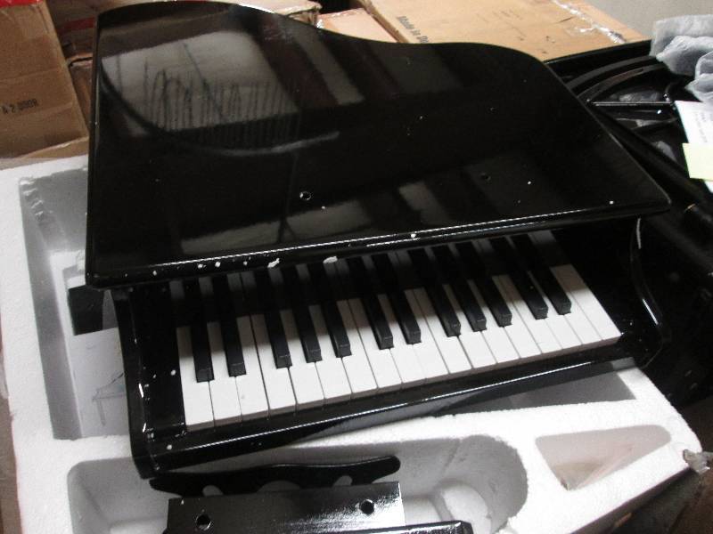 Childs Toy Baby Grand Piano & Benc...