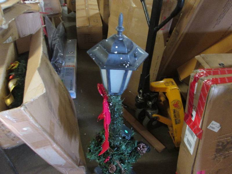 Prelighted Topiary with Lantern ope...