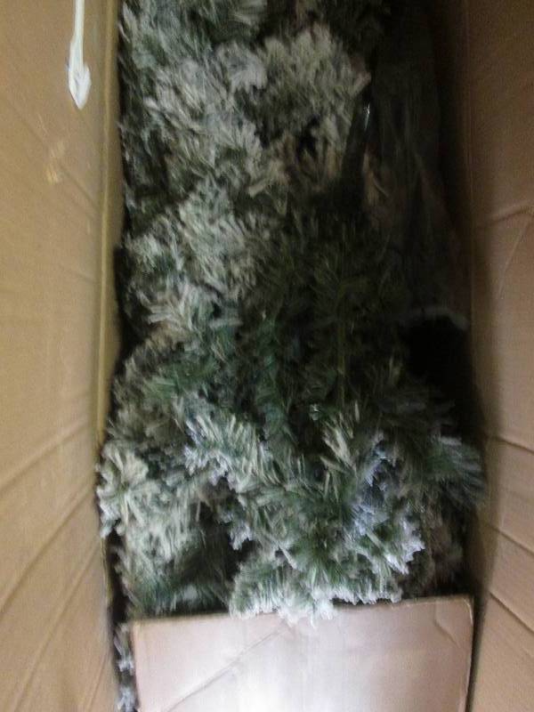 Prelit Flocked Tree open box, untes...