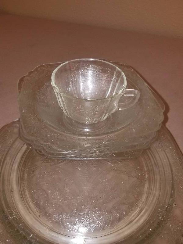 Lot of Glass Dinnerware