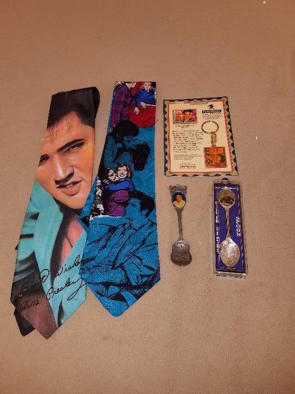 Elvis Collectible Lot