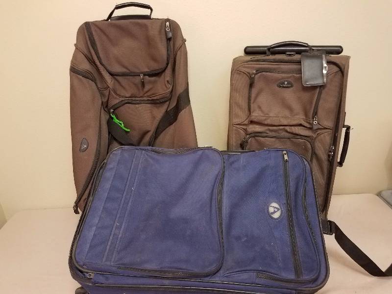 Mixed Luggage Lot