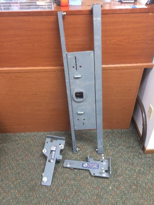 lot 4 image: Gooseneck Hitch