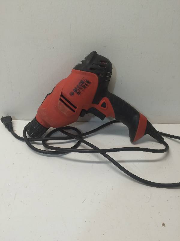lot 13 image: Black & Decker Drill