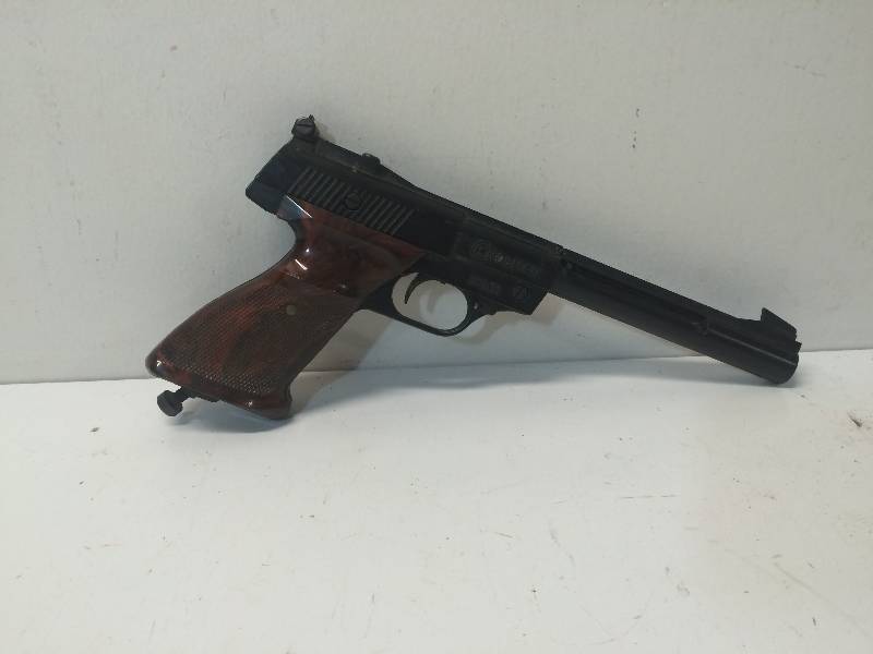 lot 19 image: Crossman CO2 Pistol