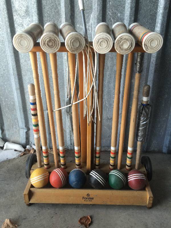 lot 39 image: Croquet Set
