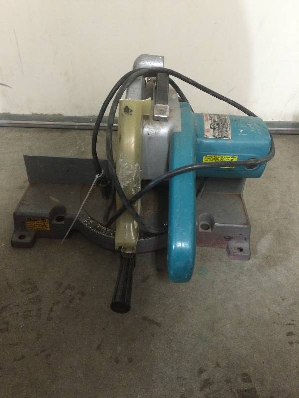 lot 52 image: Makita Miter Saw