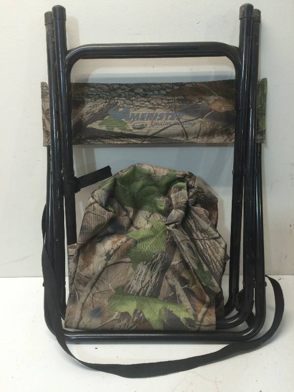 lot 58 image: Camo Chair