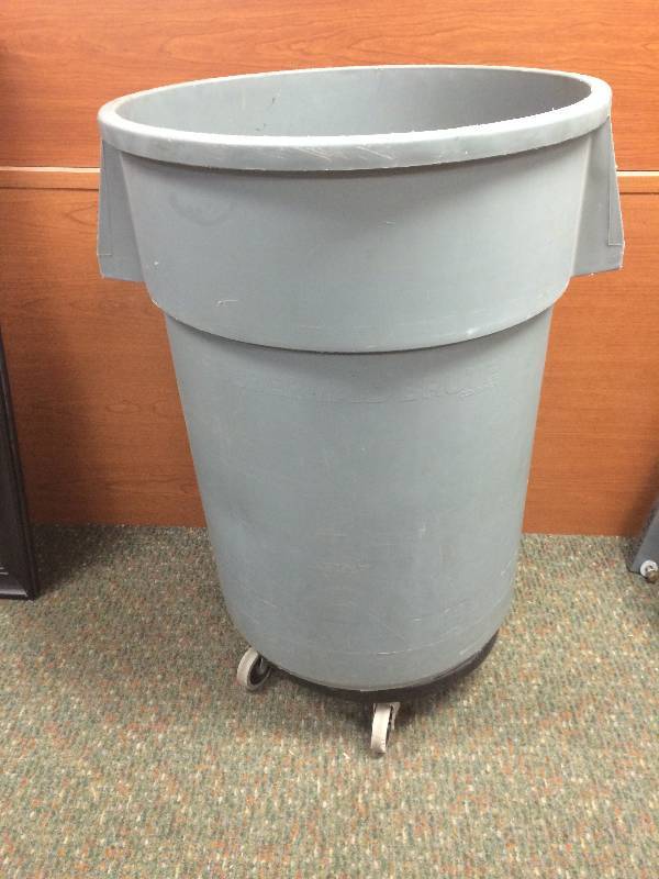 lot 86 image: Garbage Can On Wheels