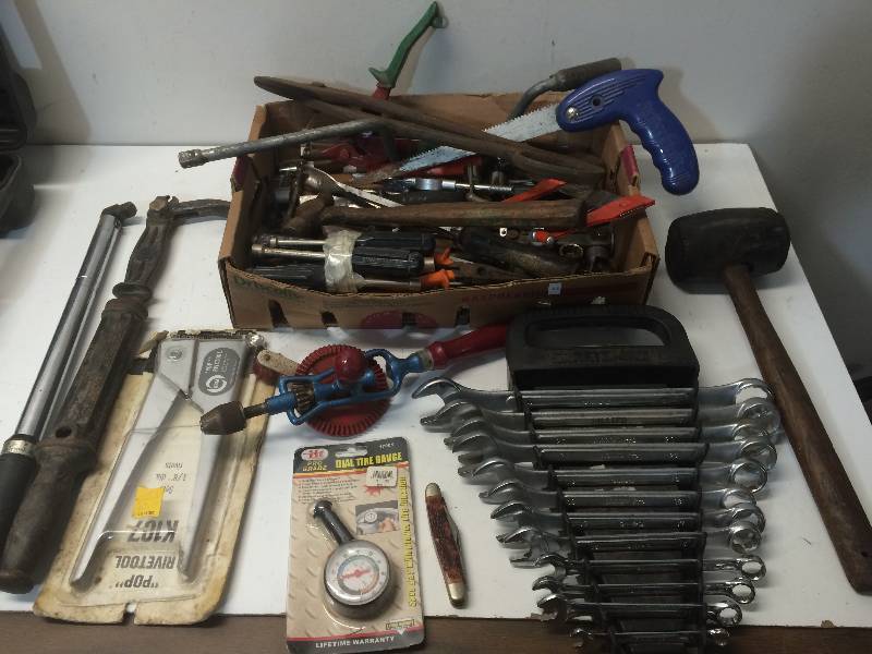lot 99 image: Assorted Tools