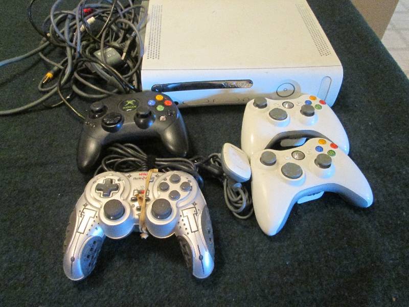 Xbox 360 with 4 Controllers...