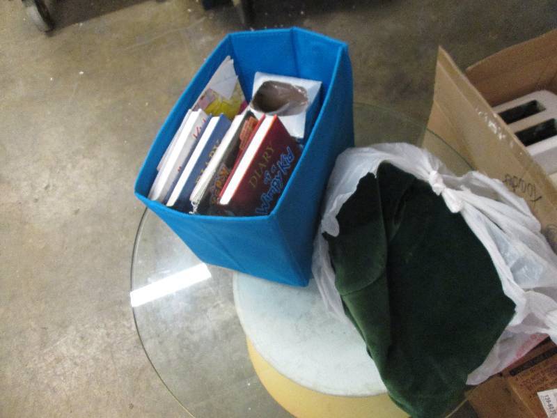 Huge lot of household items,