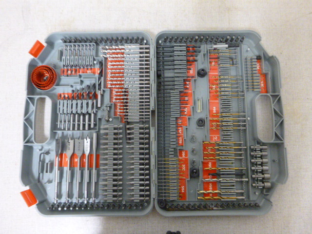lot 19 image: Drill Bit Driver Set