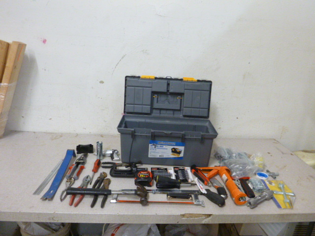 lot 26 image: 20 Toolbox