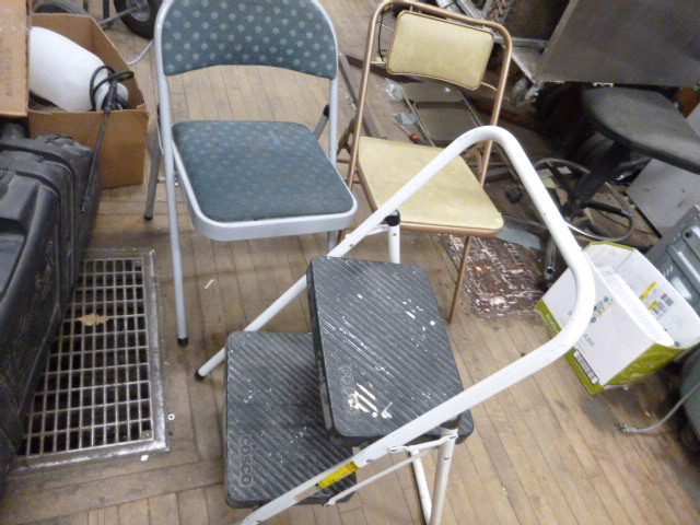 lot 43 image: 2 Folding Chairs