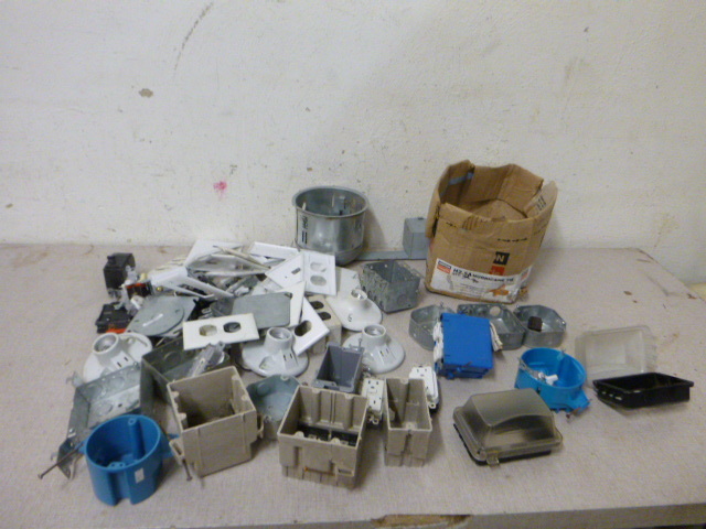 lot 52 image: Miscellaneous Electrical Items
