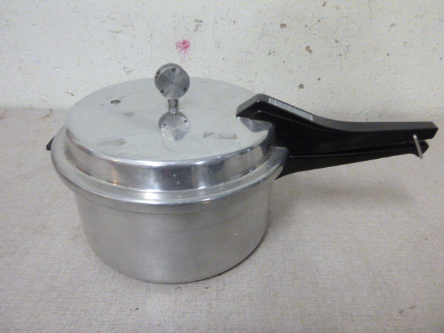 lot 54 image: Mirro-Matic Pressure Cooker