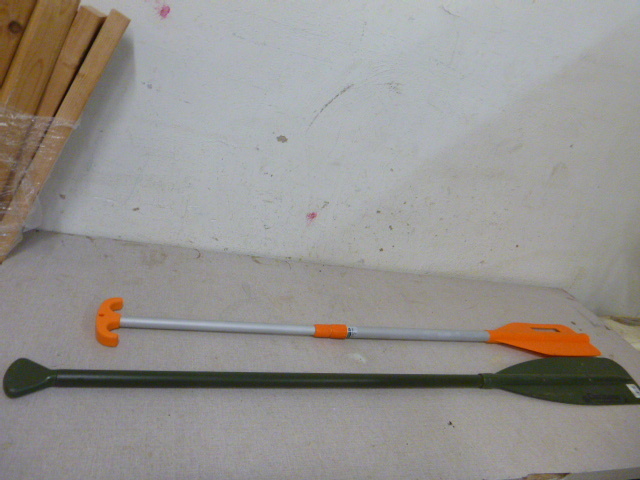 lot 61 image: 2 Paddles