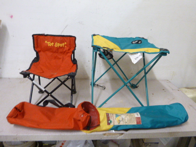 lot 63 image: Childs Fold up Table and Chair