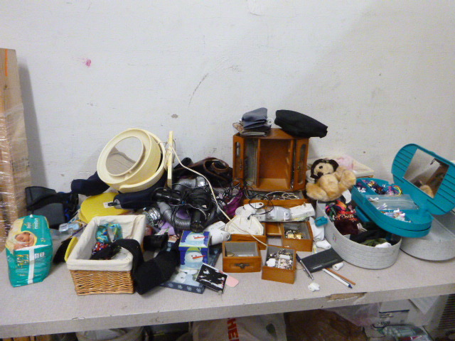 lot 76 image: Miscellaneous Items